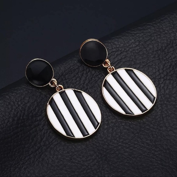 Black/White Lacquered & Gold Drop Earrings - Picture 4 of 7